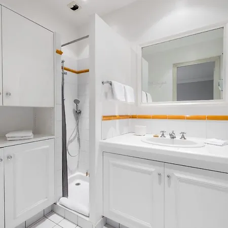 Place Henri Bergson By Onefinestay Διαμέρισμα Παρίσι