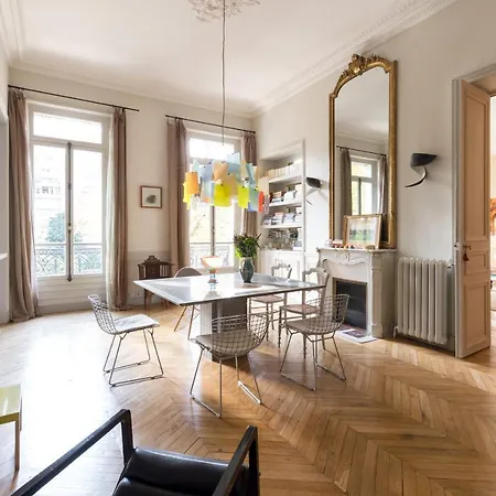 Place Henri Bergson By Onefinestay *